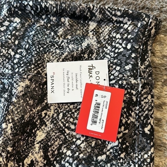 NWT SPANX Faux Leather Snake Shine Leggings Grey Black - Picture 4 of 6